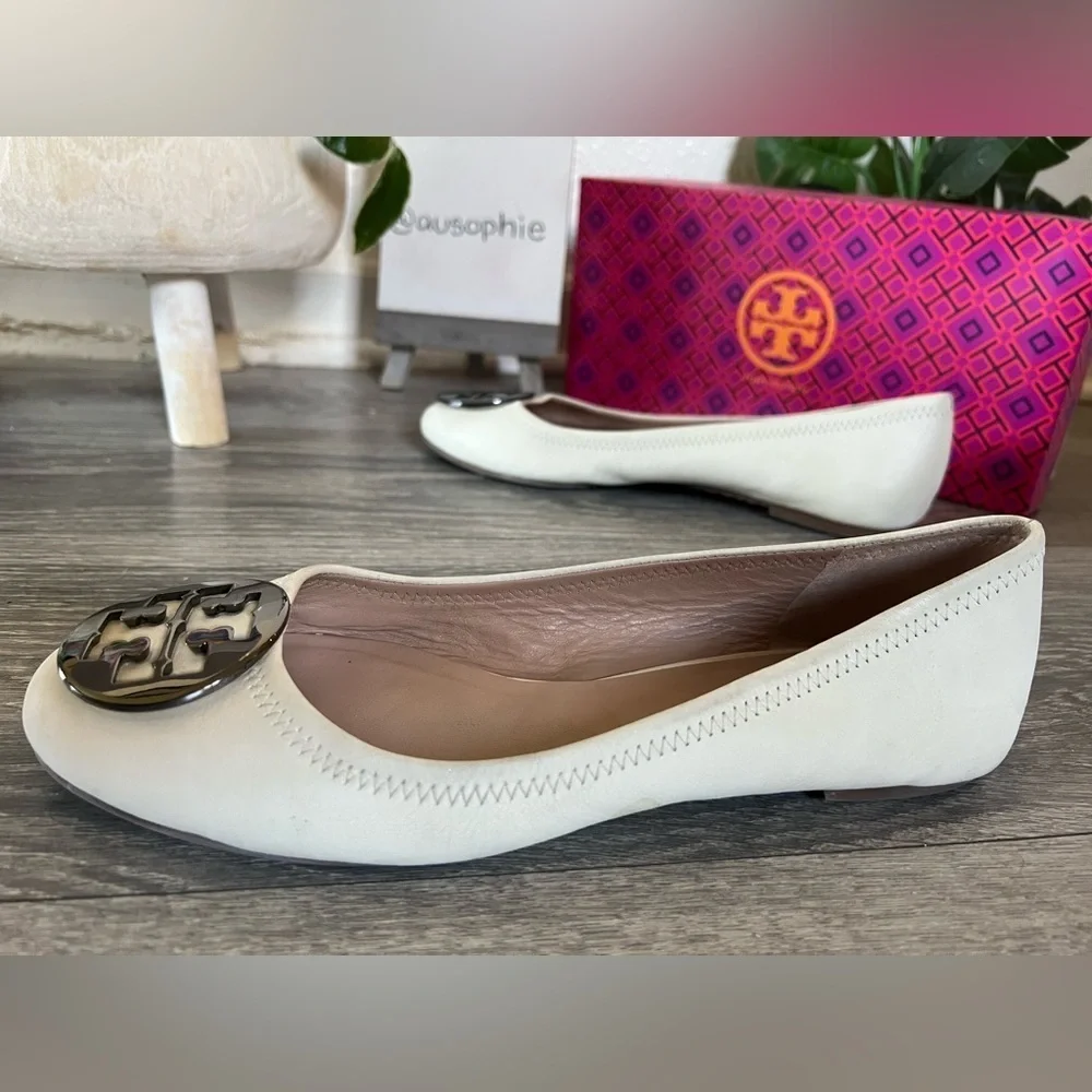Tory Burch Reva Ballet Flat Nellie Nappa Metal Logo in Vanilla & Pewter Size 8.5